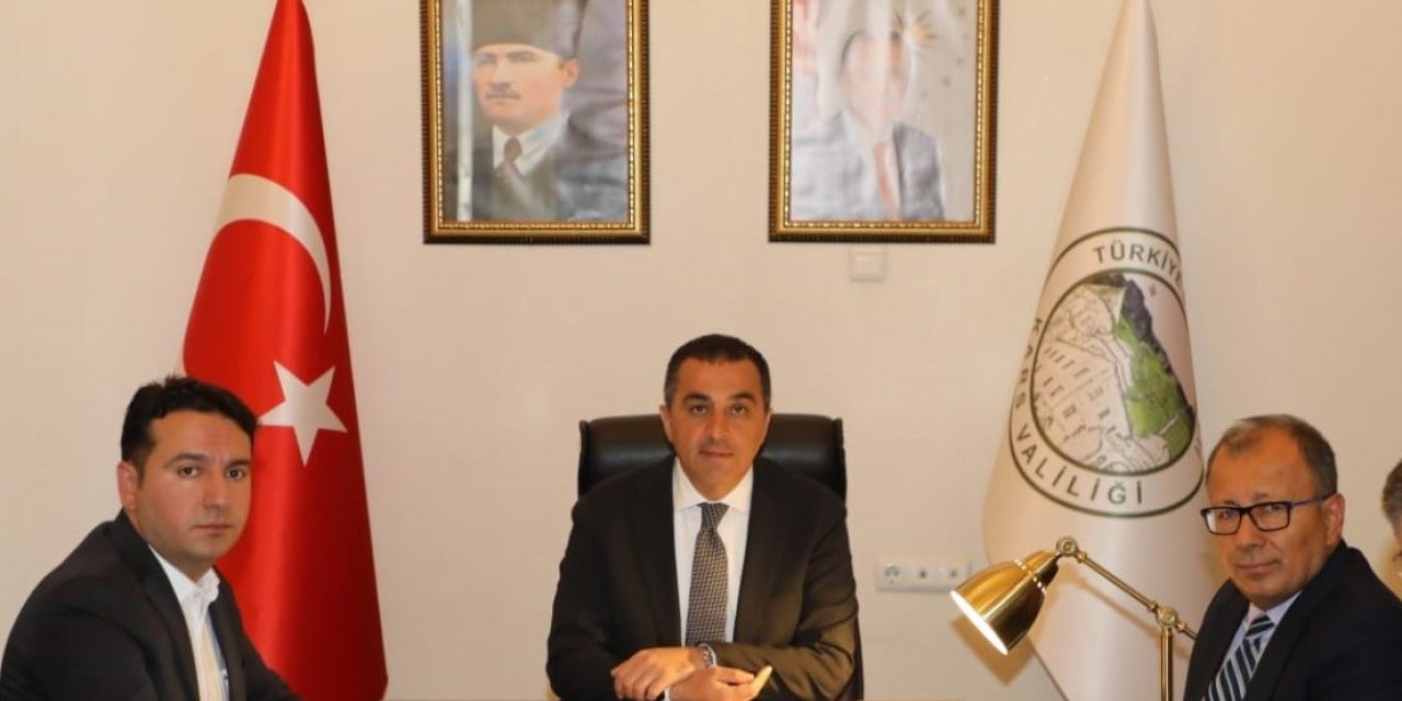 Kars’ta muhtarlar toplantısı sürüyor