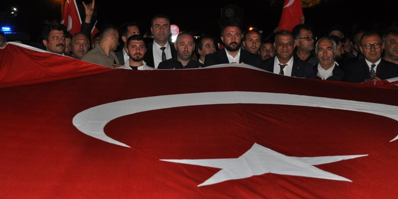 Karslılar 15 Temmuz’da demokrasi meydanını doldurdu