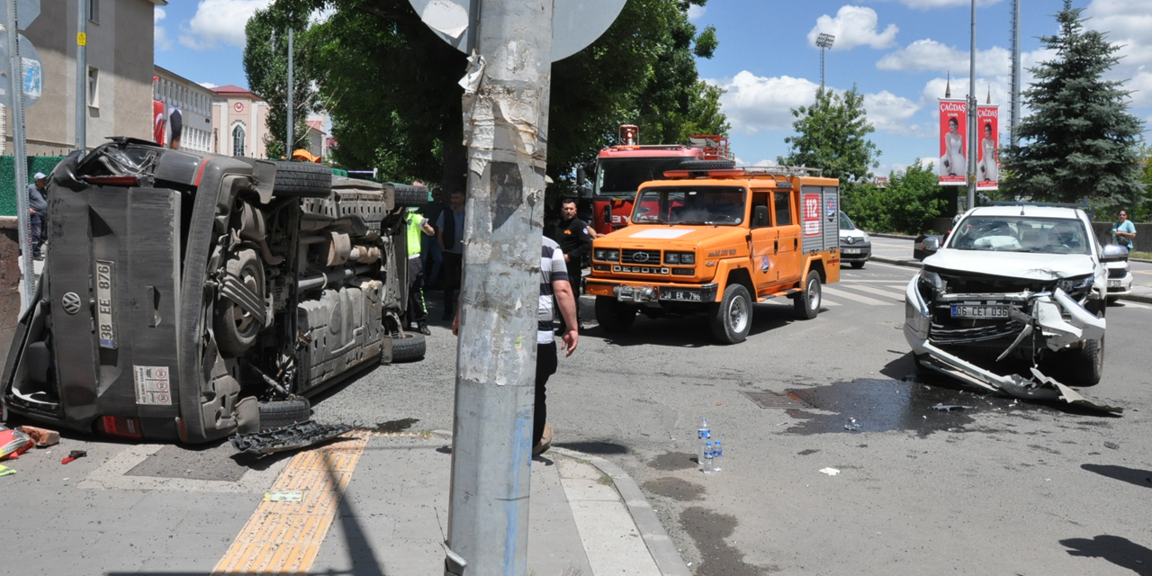 Kars’ta trafik kazası: 2’si kadın 5 kişi yaralı