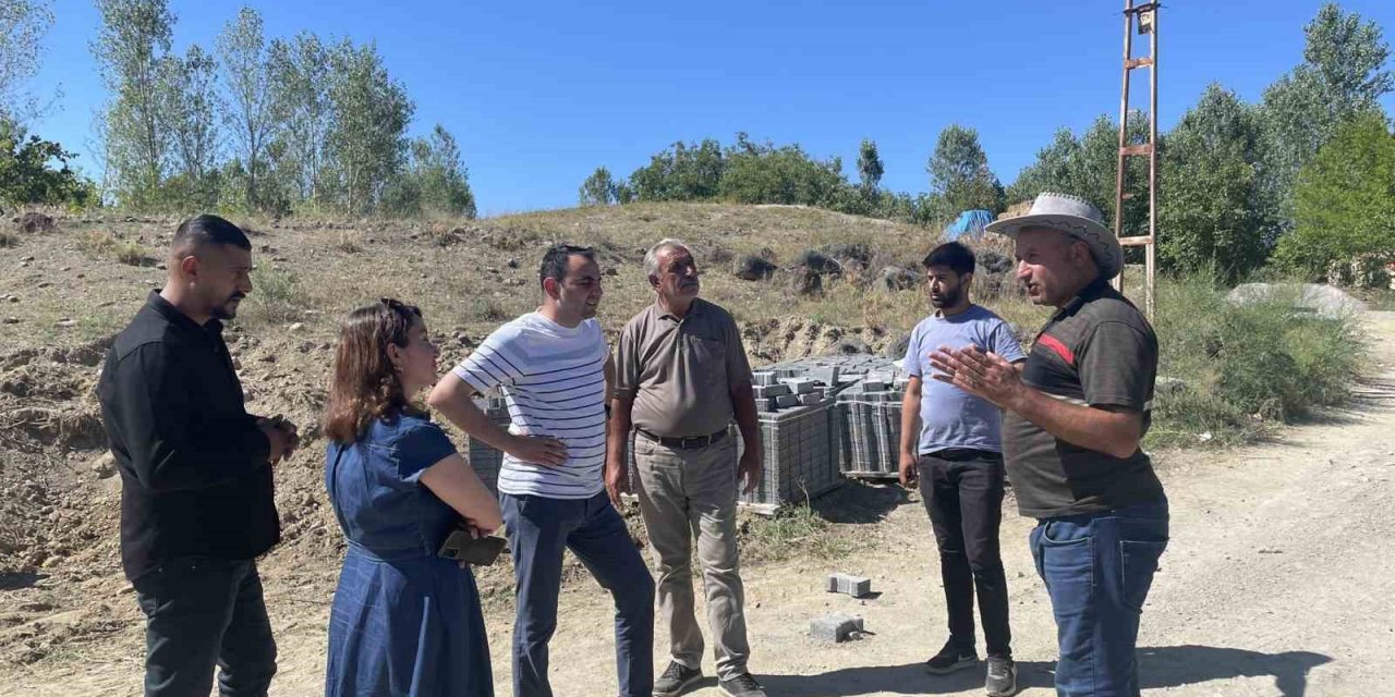 Kaymakam Karakaş, yol yapım çalışmalarını yerinde gördü