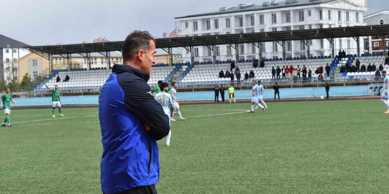 Kars 36 Spor, Orhan Tetik ile anlaştı