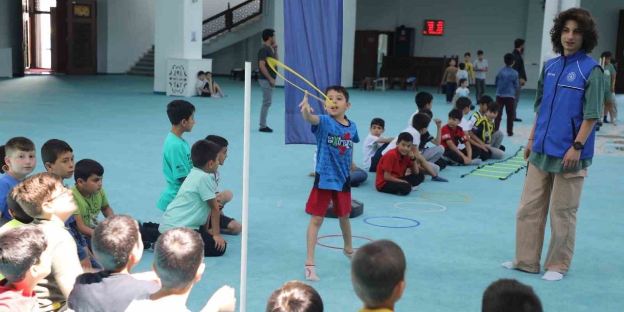 Ağrılı öğrenciler hem Kur’an öğreniyor hem spor yapıyor