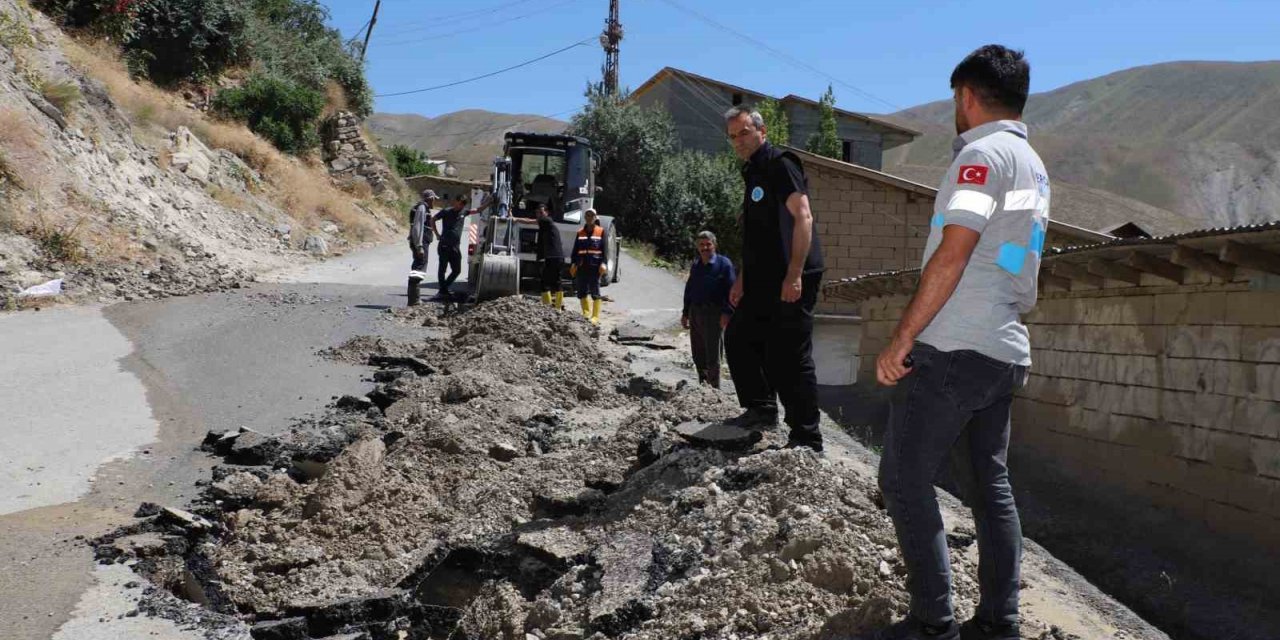 Hakkari’deki su arıza işçilerinin zorlu mesaisi