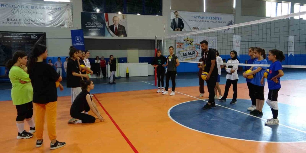 Tatvan’da voleybol eğitimine yoğun ilgi