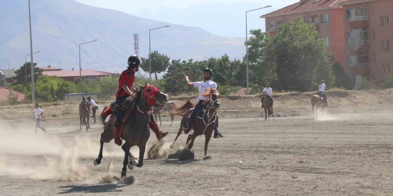 Erzincan’da atlı cirit il birinciliği müsabakaları başladı