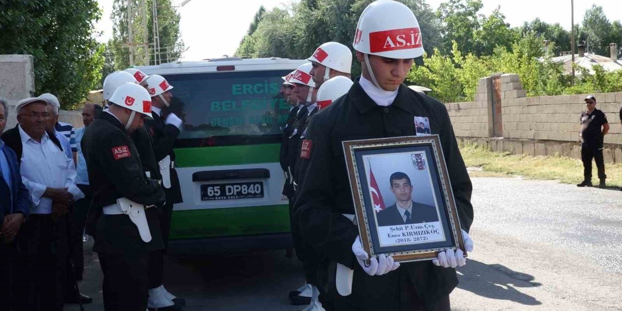 Şehit Enes Kırmızıkoç gözyaşları arasında son yolculuğuna uğurlandı