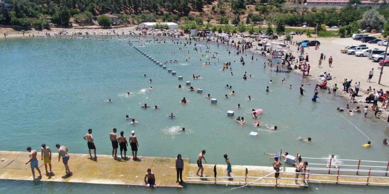 Hazar Gölü’ndeki plajlar Ege ve Akdeniz’i aratmıyor