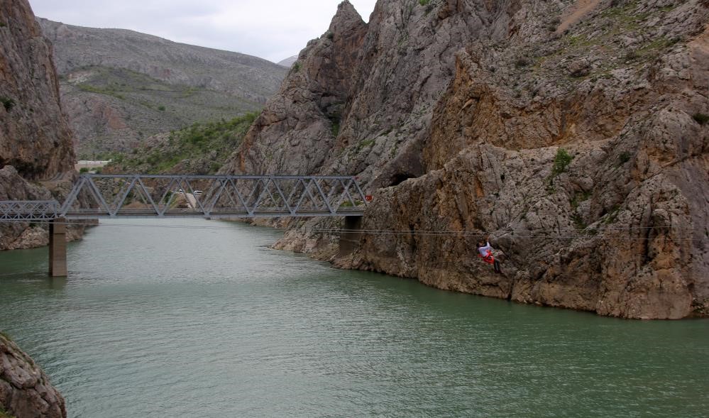 Karanlık Kanyon’da zipline ve tekne keyfi