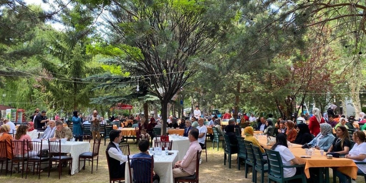 Şehit ve gönüllü annelerin buluşması