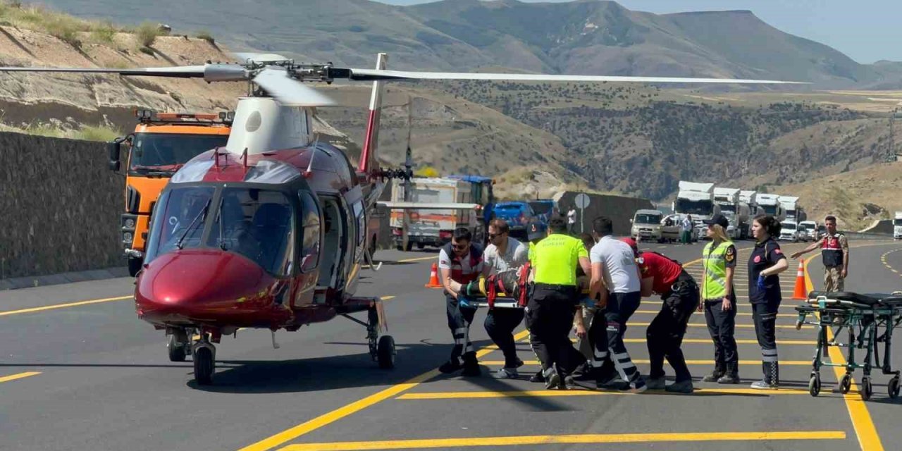 Sarıkamış’taki otobüs kazasına ambulans helikopter desteği