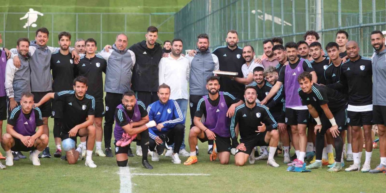 Taraftardan Erzurumspor’a  tatlı dopingi