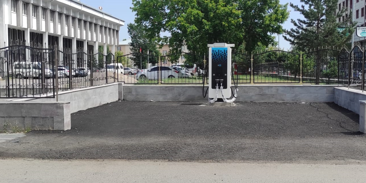 Kars’ta ilk elektrikli araç şarj istasyonu kuruldu