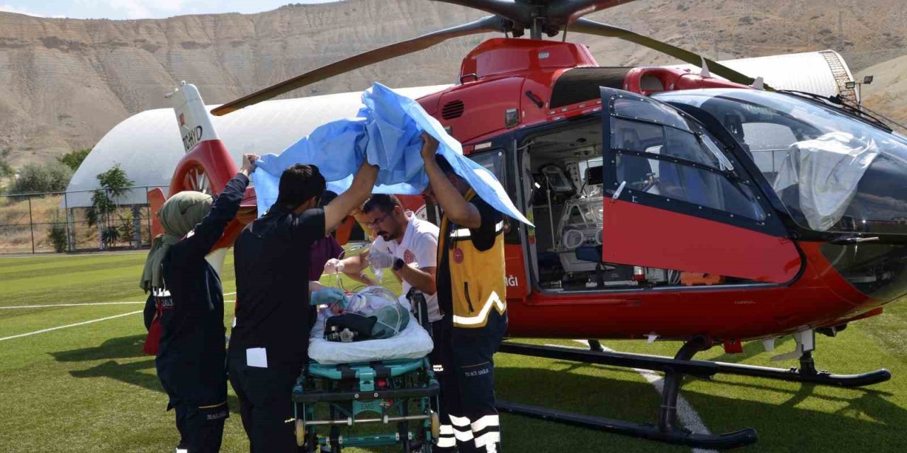 Hava ambulansı yeni doğan bebek için havalandı