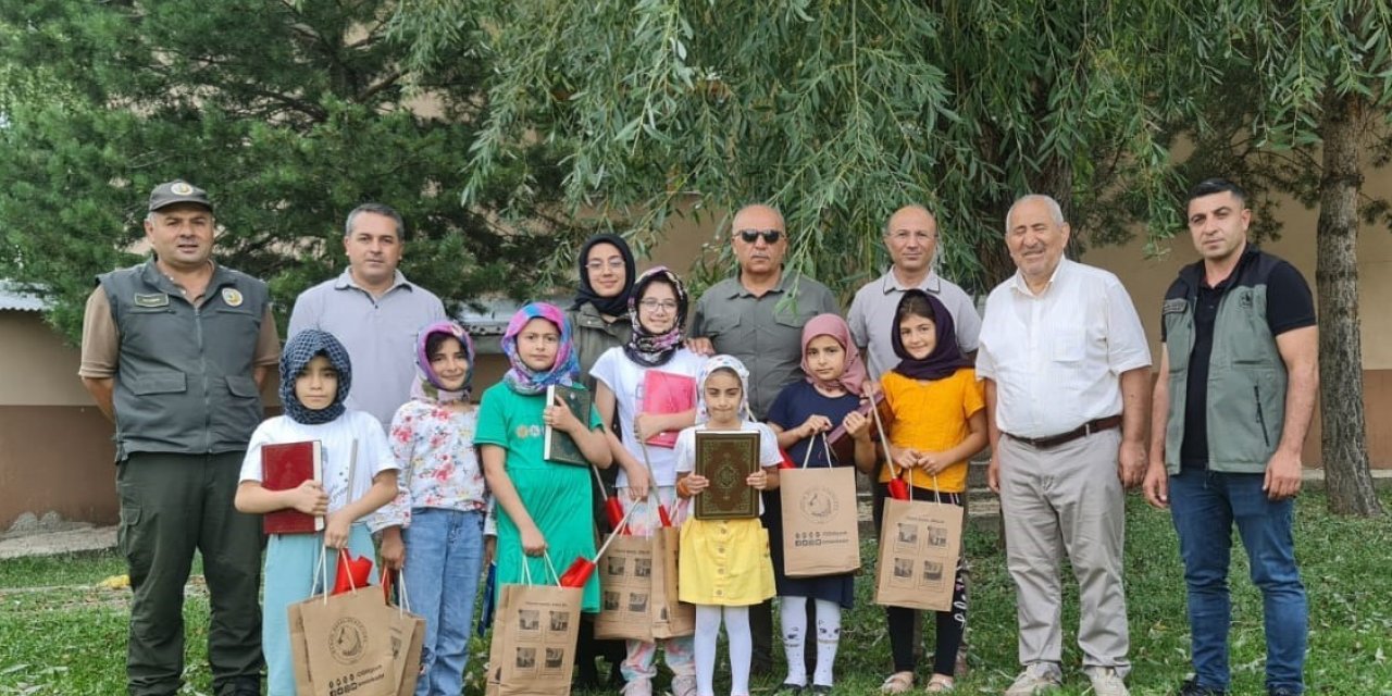 Yaz Kur’an Kursu Öğrencileri Hediyelerle Sevindirildi