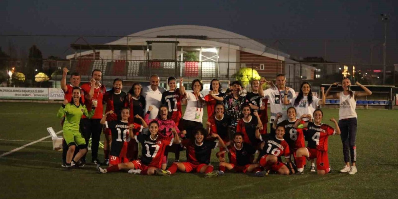 Van Büyükşehir Belediyespor U-17 kızlar Türkiye Şampiyonasında çeyrek finalde