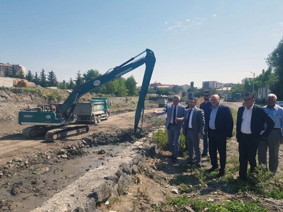 Milletvekili Çalkın, Kars Çayı Rusubat Temizliği çalışmalarını inceledi