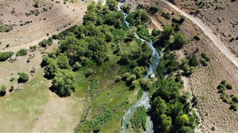 Doğa harikası şelaleye hayat veren gözeler keşfedilmeyi bekliyor