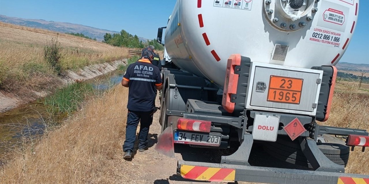 Bingöl’de akaryakıt tankerindeki gaz sızıntısı ekipleri harekete geçirdi