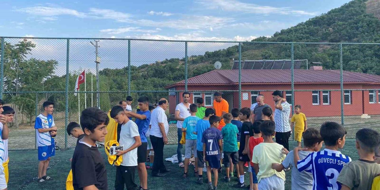 Bingöl’de İl Özel İdaresi’nden gençlere sportif destek