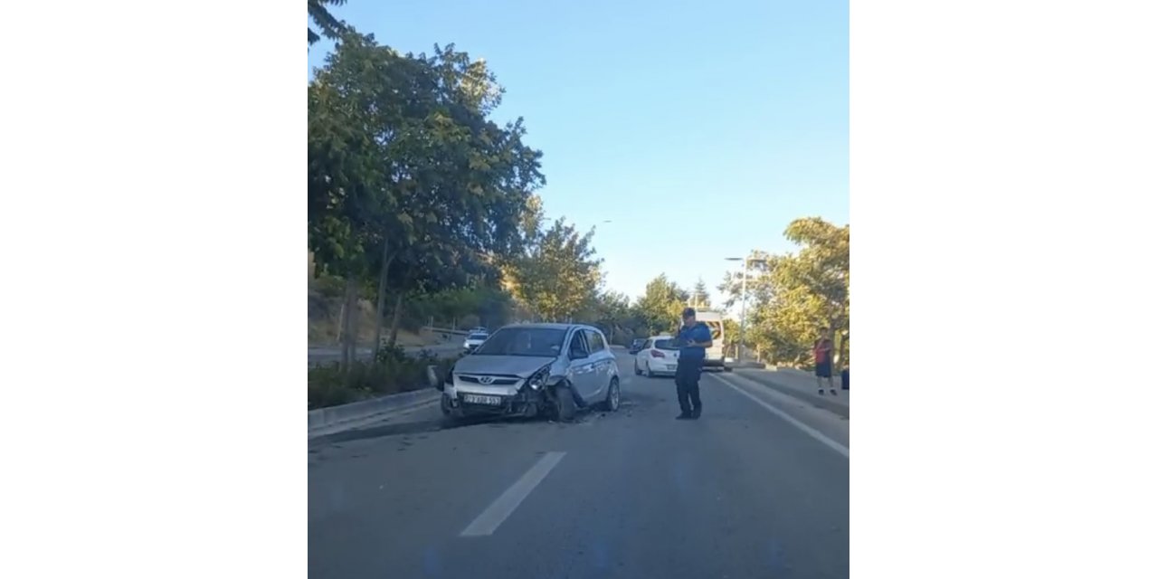 Elazığ’da otomobil ile minibüs çarpıştı: 1 yaralı