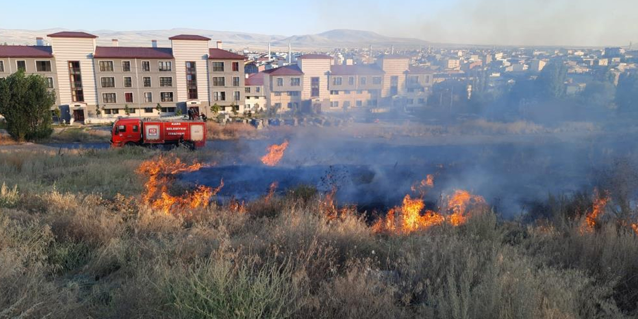 Kars’ta 2 ayrı bölgede örtü yangını