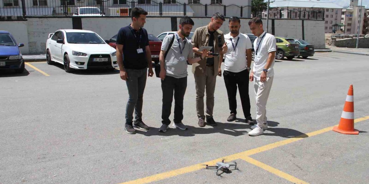 Elektrik hatlarına bakımı droneli bakım