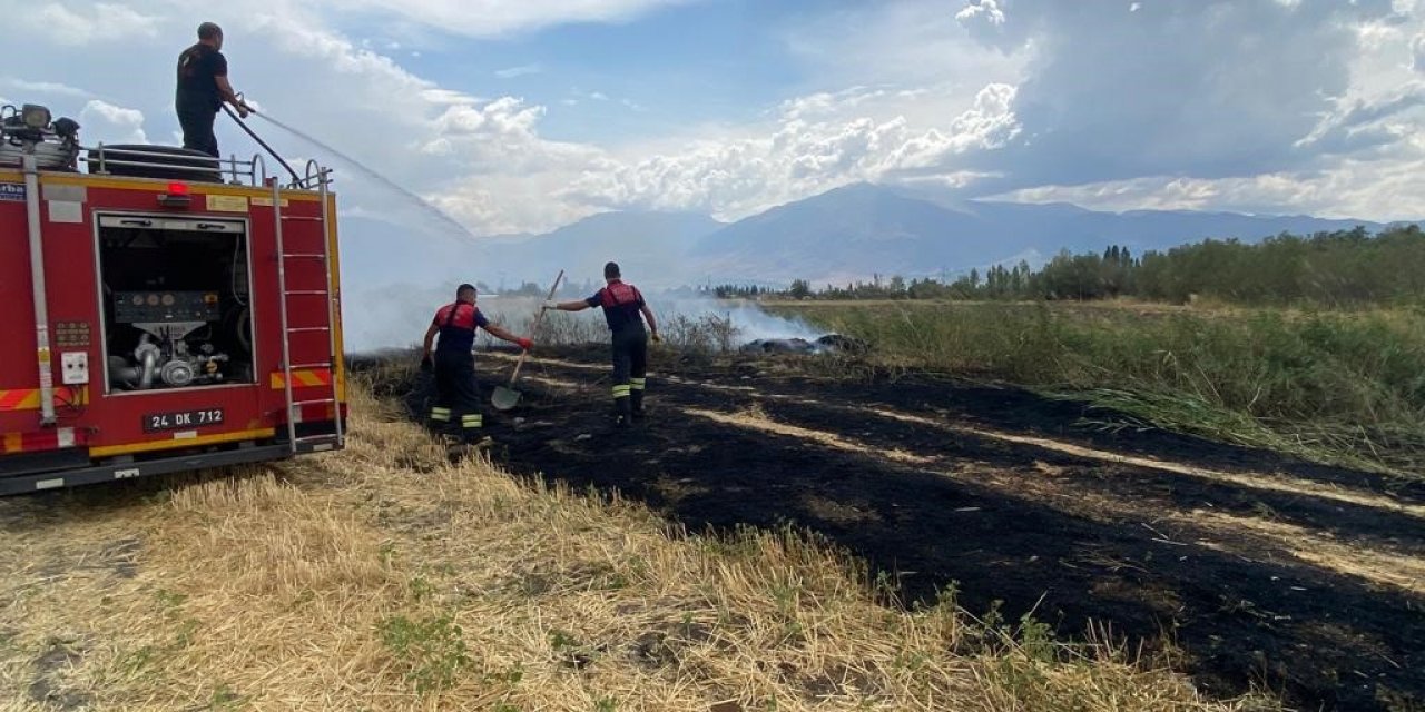 Boş arazide çıkan ot yangını söndürüldü