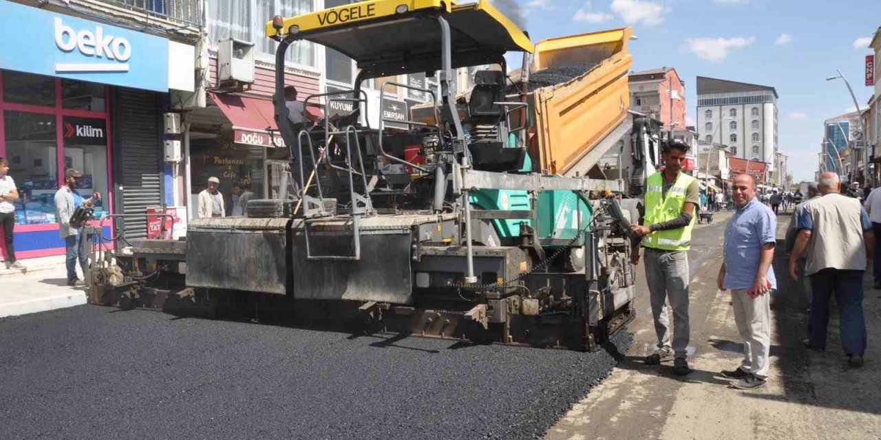 Eleşkirt’te sıcak asfalt