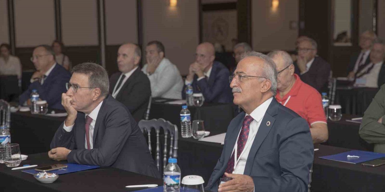 Rektör Çomaklı, Nöroşirürji Konferansına