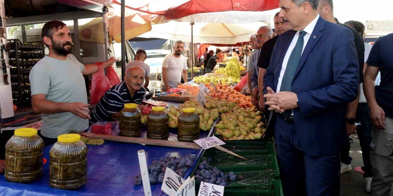 Vali Çiftçi Salı Pazarında