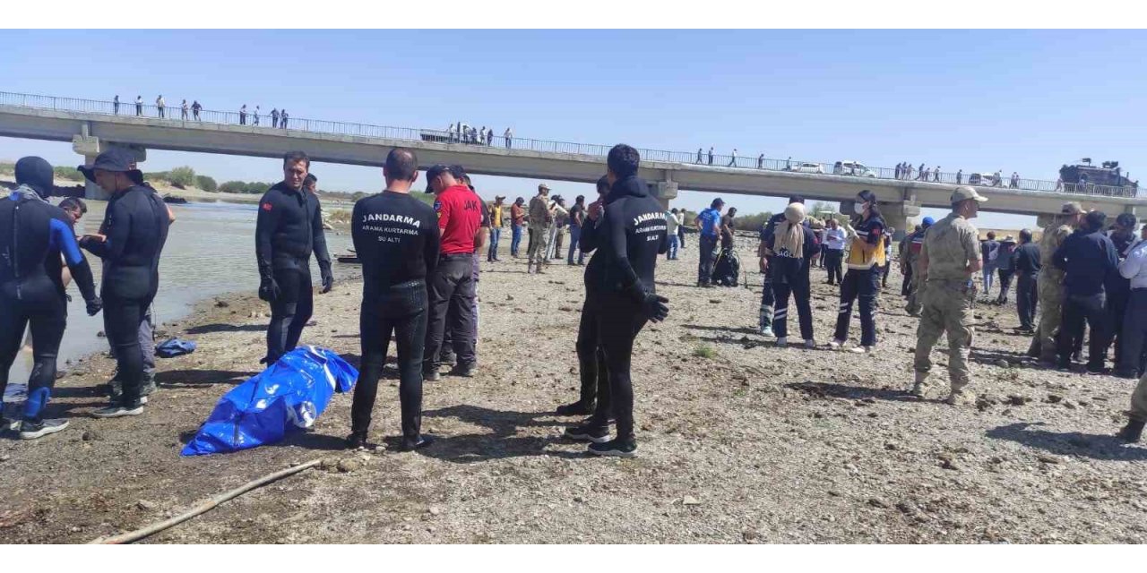 Serinlemek için Murat Nehri’ne giren genç boğuldu