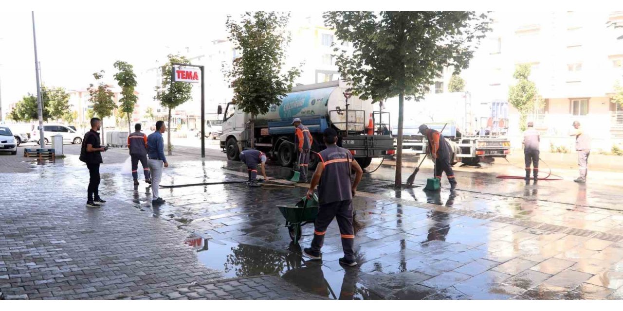 Erzurum’da temizlik timleri işbaşında