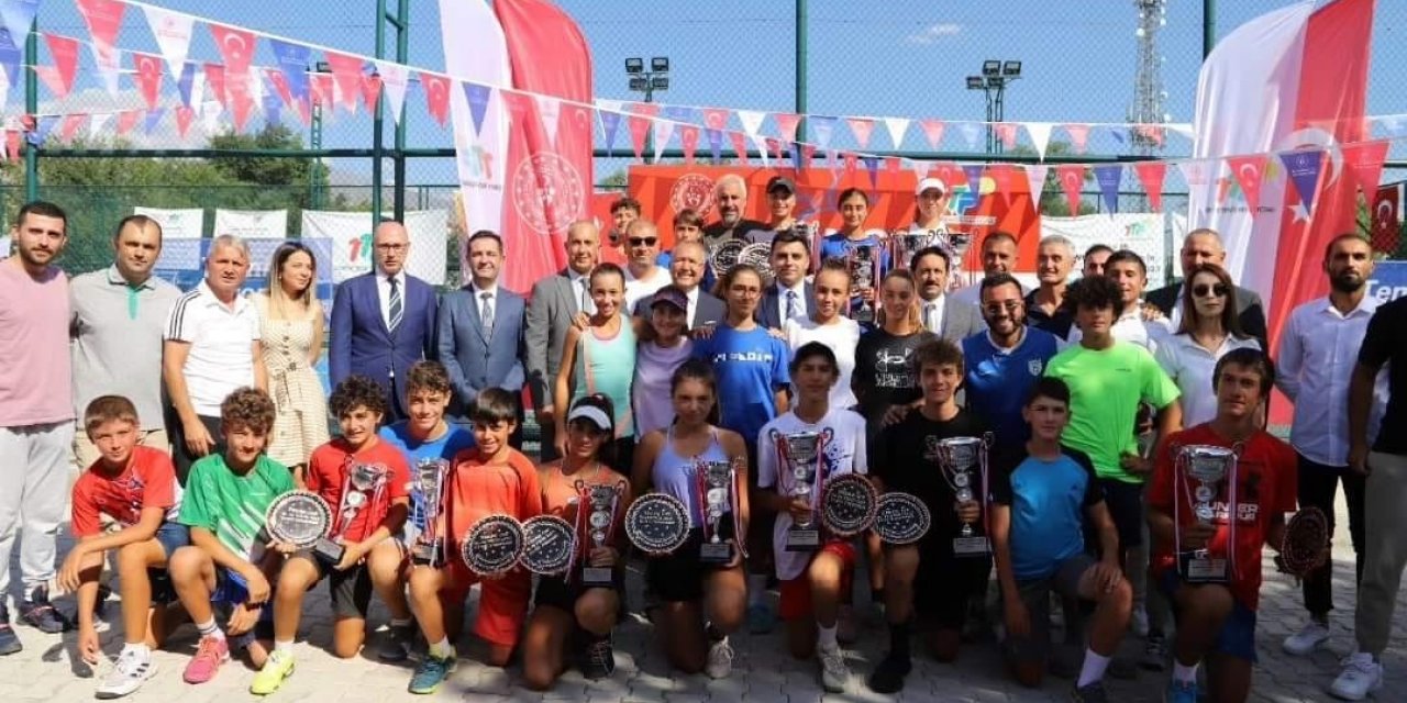 Erzincan Ergan Cup Tenis Turnuvası sona erdi