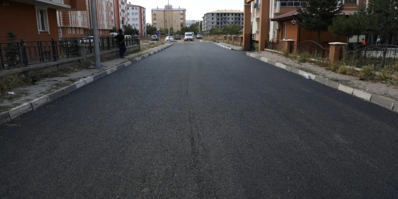 Kars’ta yollar sıcak asfalt oluyor