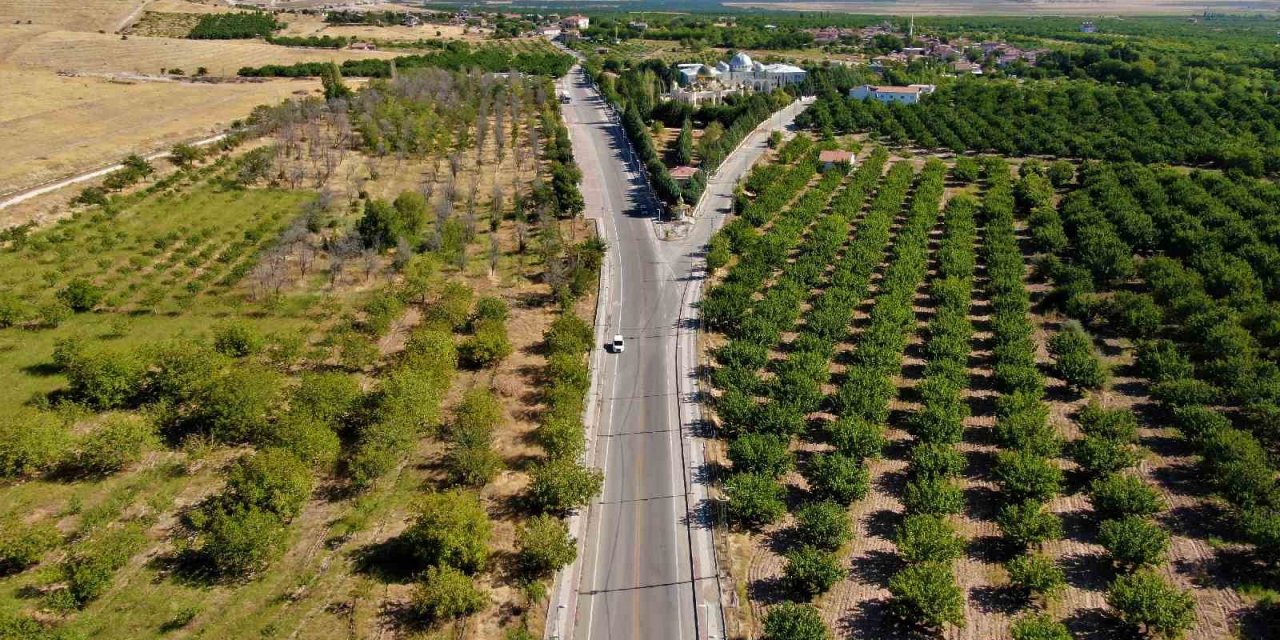 Akçadağ’da 66 kilometre grup yolu çalışması