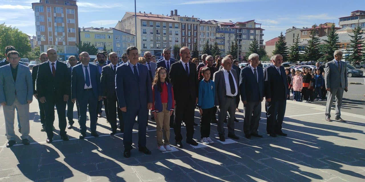 Kars'ta ilk ders zili çaldı