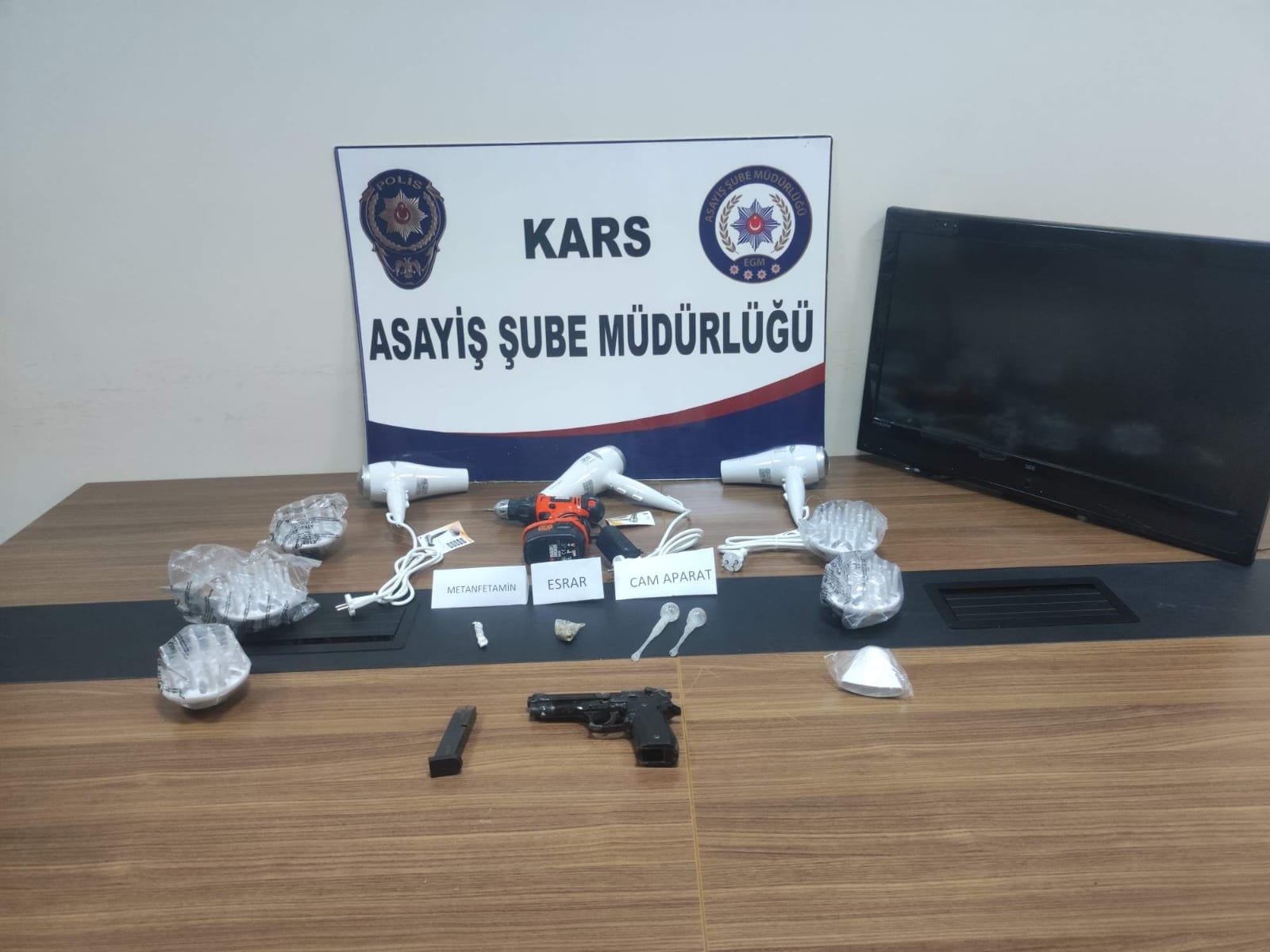 Kars’ta Asayiş Şube göz açtırmıyor