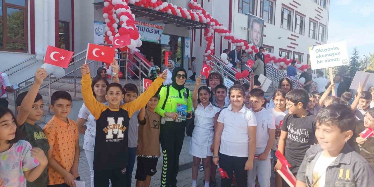 Malatya polisi, okulun ilk gününde denetim gerçekleştirdi