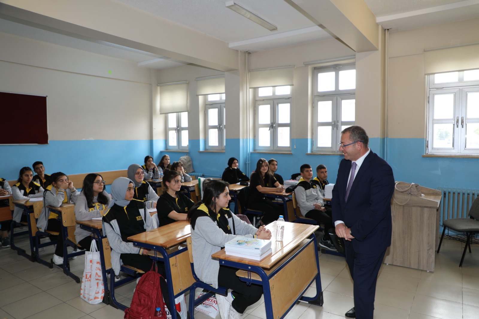 Vali Polat, Kars Fen Lisesi’ni ziyaret etti