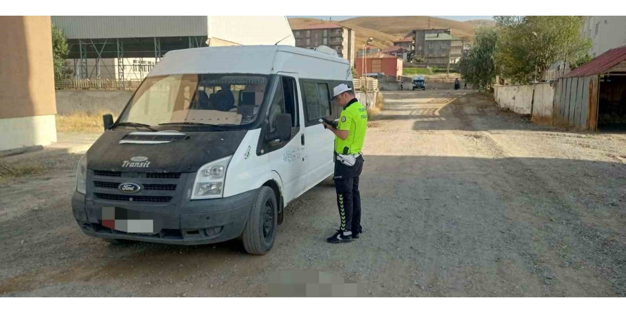 Hakkari’de okul servisleri denetlendi