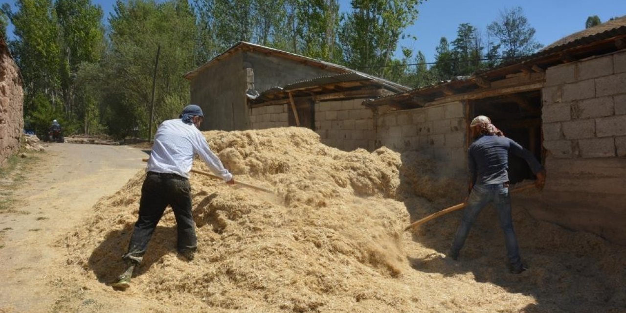 Erzincan’da çiftçinin kış hazırlığı sürüyor