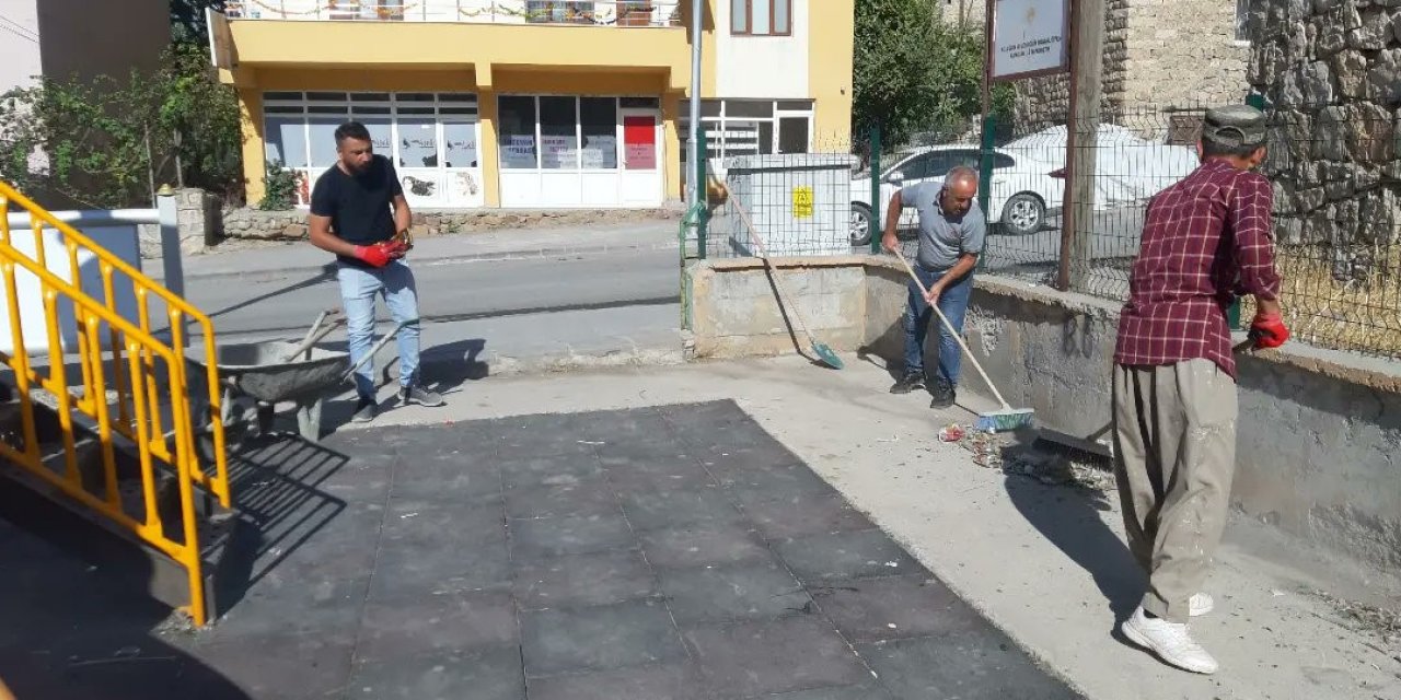 Çukurca Belediyesi çocuk parklarını yeniliyor