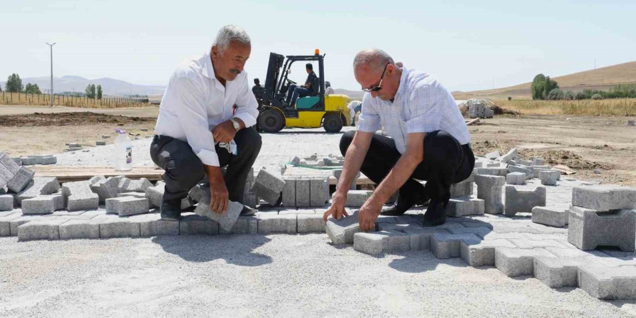 Tuşba’da yol çalışması yapılmayan mahalle kalmadı