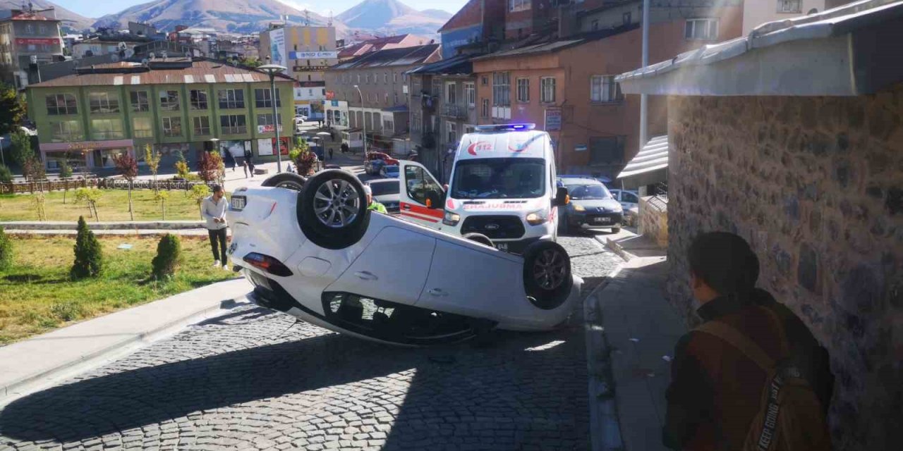 Erzurum’da trafik kazası: Araç takla attı