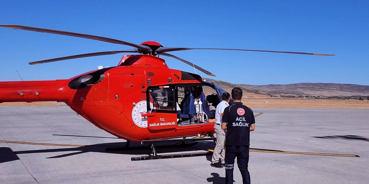 Bingöl’de ambulans helikopter yaşlı adam için havalandı