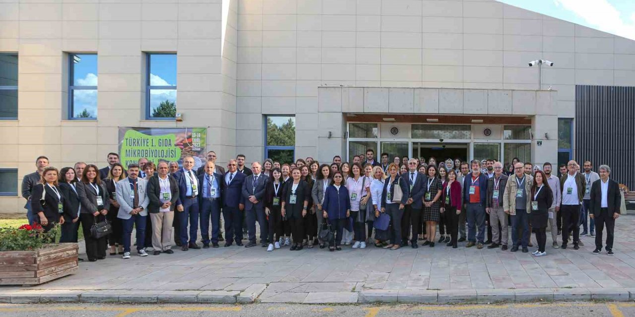 Türkiye 1. Gıda Mikrobiyolojisi Kongresi Atatürk Üniversitesi’nde devam ediyor