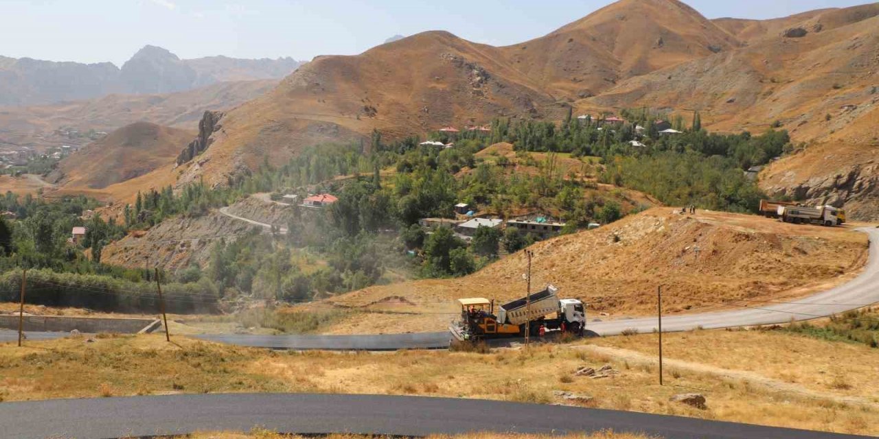 Hakkari Belediyesi asfalt startı verdi