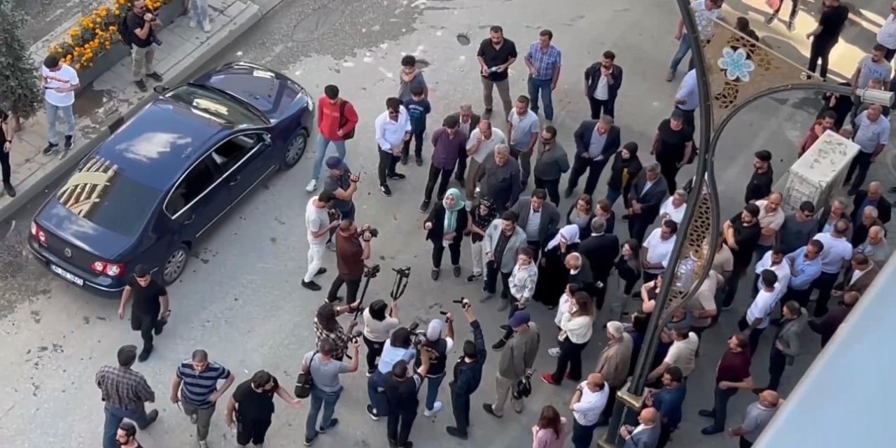 Yüksekova’da PKK operasyonlarını protesto etmek isteyen gruba polisten müdahale