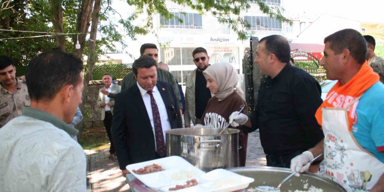 Bulanık Kaymakamı Oğuzhan Ocak Bulanık’ta Gaziler Onuruna Yemek