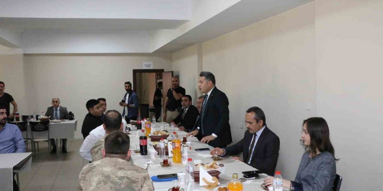 Hizan’da gaziler onuruna yemek programı düzenlendi